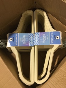 lot 7842 image: sleek pick brand velvet hangers 10 pack