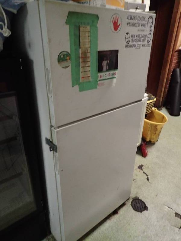 lot 2667 image: Haier 2 Door Fridge Freezer