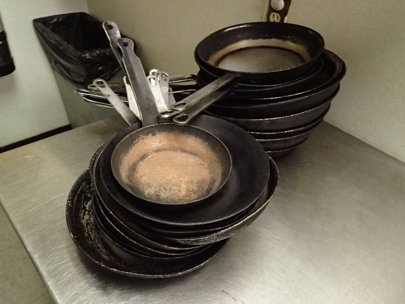 lot 2678 image: Large Lot of 10-6-and 12 Cooking Pans