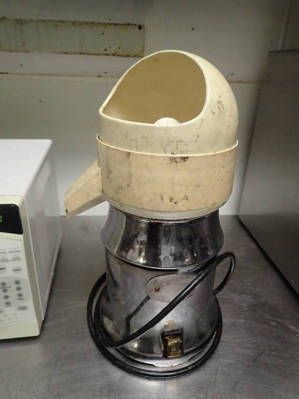 lot 2684 image: Sunkist Commercial Juice Extractor