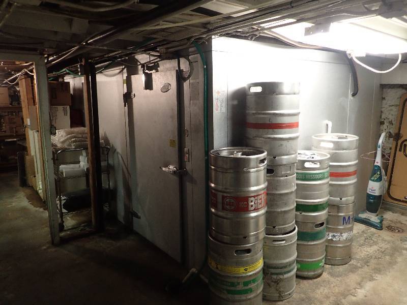 lot 2697 image: CCI 13ftx6ft Walk-in Cooler Unit w Contents Included