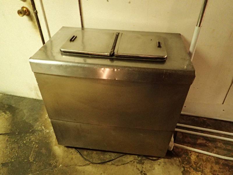 lot 2699 image: Commercial Ice Cream Dipping Cabinet
