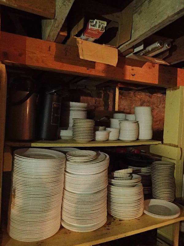 lot 2707 image: Contents of Shelf
