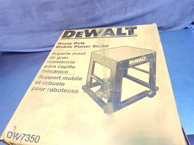 lot 1469 image: Dewalt Heavy Duty Mobile Planer Stand