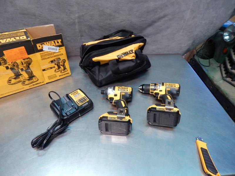 lot 1494 image: Dewalt Brushless Drill Driver Impact Combo Kit 20v