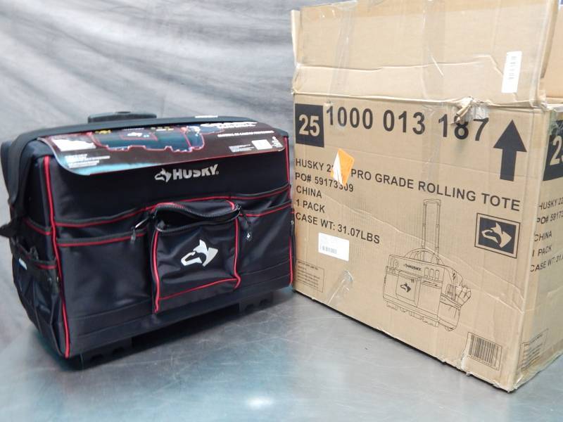 lot 1504 image: Nice Husky 22 In Pro Grade Rolling Tote