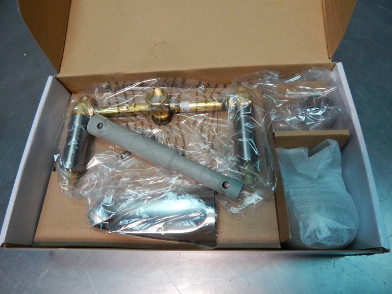 lot 1526 image: Glacier Bay Constructor 2 Handle Tub and Shower Faucet