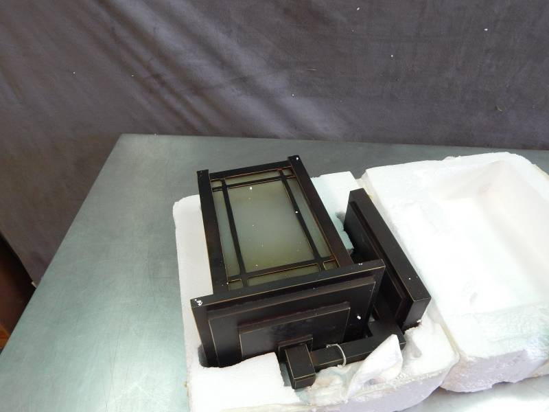 lot 1646 image: Exterior Light Fixture