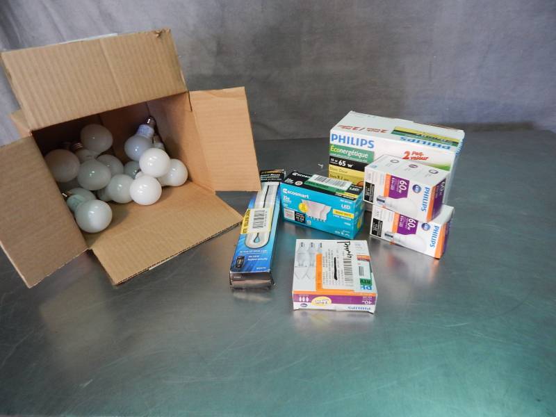 lot 1734 image: Lot of Misc LED Light Bulbs