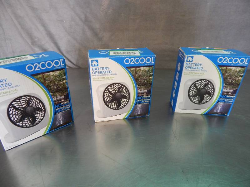 lot 1746 image: Lot of 3 Battery Operated  Portable Fans