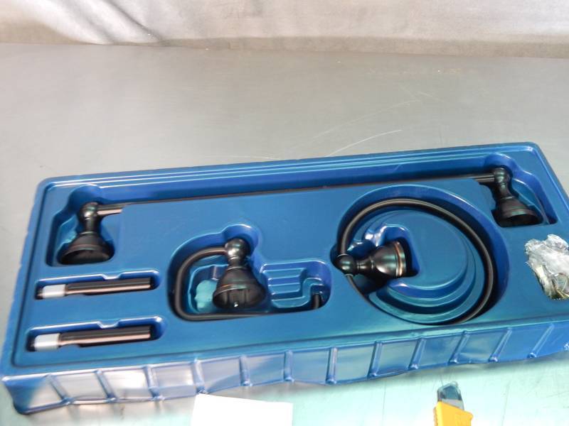 lot 1767 image: Glacier Bay mandouri 3 Piece Bath Accessories Kit