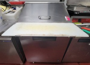 lot 4666 image: Hoshiazacki Refrigerated Sandwich Prep Table Model CRMR27-12M