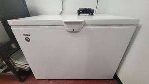 lot 4673 image: White Whirlpool Freezer