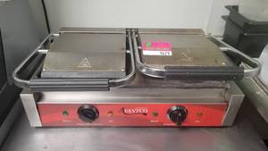 lot 4679 image: Commercial Avantco Double Flat Grooved Panini Press