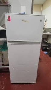 lot 4684 image: General Electric Freezer  Refrigerator Model GTR11AAPBRWW
