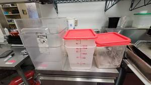 lot 4694 image: (5) Cambro Good Storage Containers - 18Qt & 7.5Qt