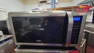 lot 4703 image: Oster Household Microwave Model OGCMWX16S2BS-11