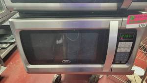 lot 4704 image: Oster Household Microwave Oven Model OGZF1301
