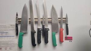 lot 4706 image: Magnet Strip W Kitchen Knives - 9 Knives Altogether