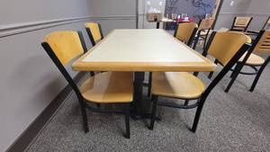 lot 4741 image: 4-Top Table W 4 Dining Chairs
