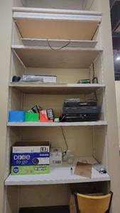 lot 4770 image: (7) 4ft White Shelves&nbsp