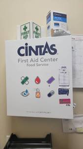 lot 4786 image: Cintas Large Wall Mount First Aid Kit&nbsp
