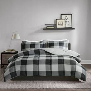 lot 1052 image: Madison Park Essentials Barrett Comforter (King Size)