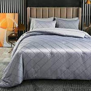 lot 1104 image: Aikasy Pinch Pleated Bed Set (Queen Size)