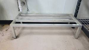 lot 27138 image: Aluminum Regency Dunnage Rack