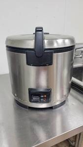 lot 27144 image: 20 Quart Tiger Rice Cooker  Warmer Model JNO-A36U