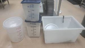 lot 27169 image: Assorted Food Storage Containers - Cambro sizes 18 Quart &amp 22 Quart and More