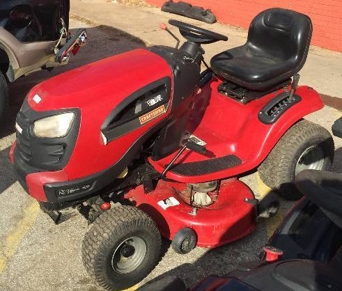 lot 1245 image: Craftsman 42 In. 21Hp Briggs & Stratton Hydrostatic Turn Tight Yard Tractor
