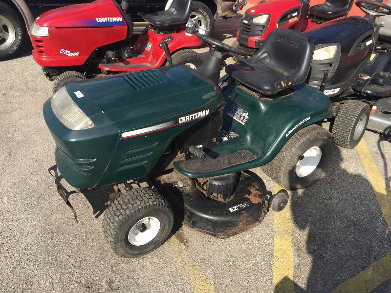 lot 1243 image: CRAFTSMAN 27106 LAWN TRACTOR AUTOMATIC, 42 CUT