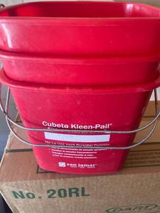 lot 4230423 image: Sanitizer buckets 1 gallon, 3