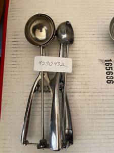 lot 4230432 image: Two Cookie scoops