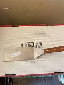 lot 4230438 image: Top quality Stainless steel Flat Top Spatula with sharpened edge wooden handle brass rivets