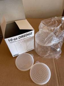lot 4230461 image: 10 oz dredge and 3 lids course, medium and fine, new in box