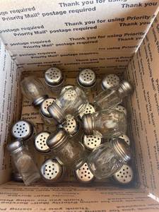 lot 4230468 image: Lot of approx. 20 Cheese or Hot Pepper Flake Glass Shakers