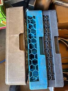 lot 4230470 image: 3 dish racks