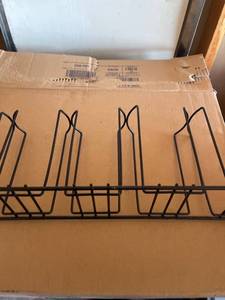 lot 4230475 image: wire cup rack fits speed rail or sits on counter, small through 44 oz lids capacity