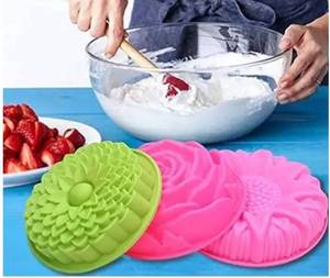 lot 48726 image: FLOWER CAKE MOLDS