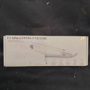 lot 48740 image: T3 SINGLEPASS CERAMIC 1 INCH HAIR STRAIGHTNER