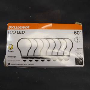 lot 48749 image: SYLVANIA ECO LED 8 BULBS