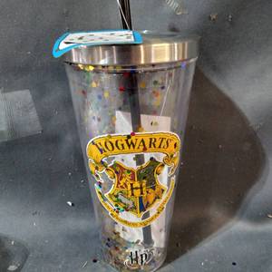 lot 48818 image: HOGWARTS PLASTIC TUMBLER WITH STRAW