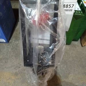 lot 48857 image: OUTDOOR PORCH LIGHT