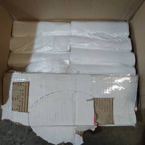 lot 48871 image: 1 BOX OF KITCHEN TRASH BAGS