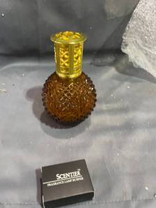 lot 48893 image: Scentier Lamp