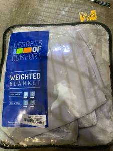 lot 48952 image: Weighted Blanket 8 Pound
