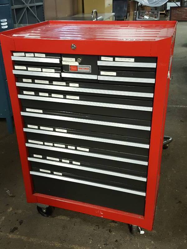 Wow, this is a nice HD Craftsman 12 drawer bottom tool box that was used in the examination room