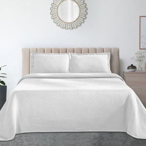 lot 32111 image: Superior Jacquard Matelasse Basket Cotton Bedspread Set - King
